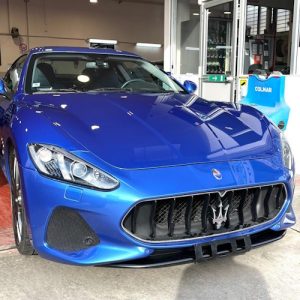 Verniciatura e lucidatura su Maserati MC20 Blu Infinito.